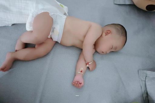 枣庄宝宝先长上牙还是下牙